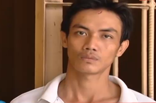 Clip: Đối tượng hung hãn cầm dao tấn công tổ tuần tra