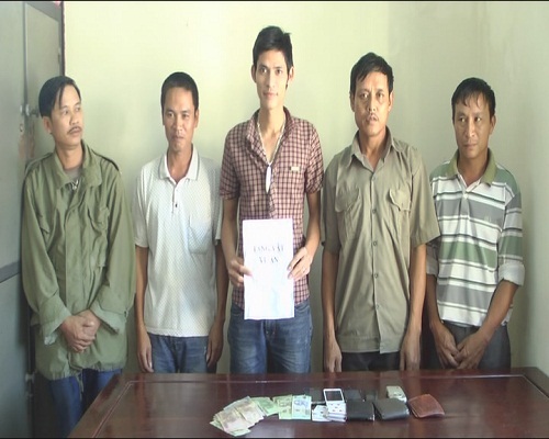 Clip: Triệt phá ổ đánh bạc liên xã, bắt giữ 8 đối tượng