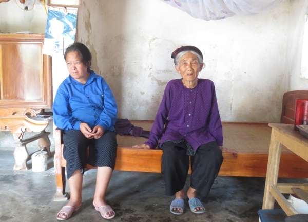 Ước mong giản đơn của người mẹ bệnh tật nuôi con gái tâm thần