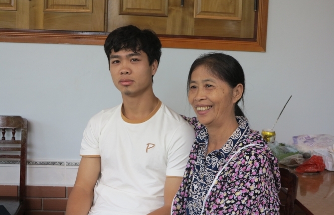 Lý do Công Phượng kết thúc kỳ nghỉ sớm tại nhà