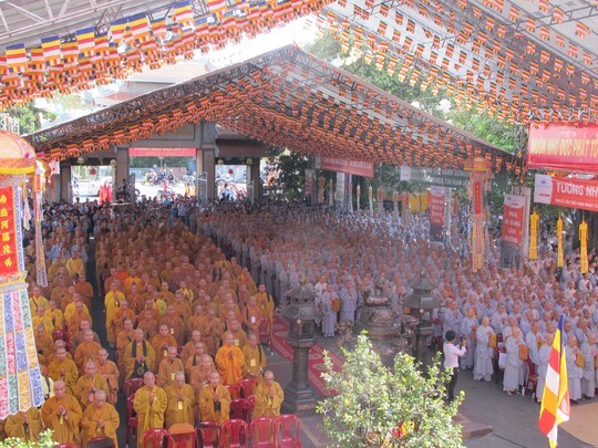 Hàng ngàn người dự lễ cầu siêu cho nạn nhân TNGT