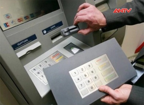Clip: Xuất hiện màn hình ATM giả để trộm mật khẩu