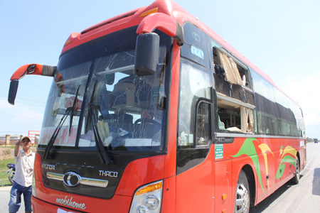 Trang bị máy dò kim loại để phát hiện chất cháy nổ trên xe khách