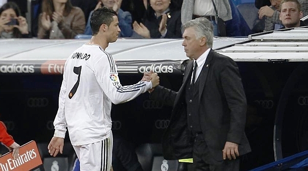 Bản tin tối 13/11:Di Maria là hàng hớ, Ronaldo sỉ nhục Messi?