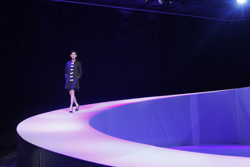 Vietnam's Next Top Model 2014: Sàn diễn xoắn ốc không tưởng