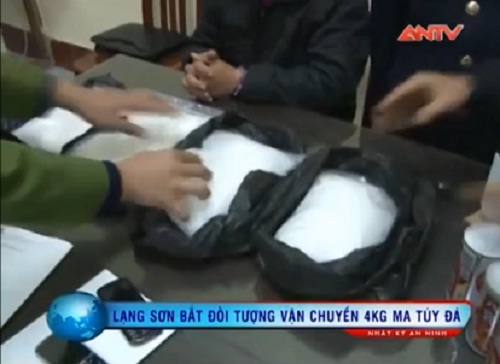 Clip: Bắt giữ đối tượng giấu 4kg ma túy đá trong thùng cháo 