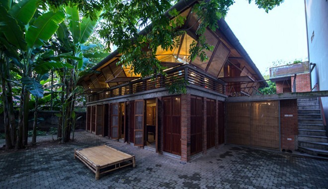 Nhà tre truyền thống độc đáo giữa Hà Nội