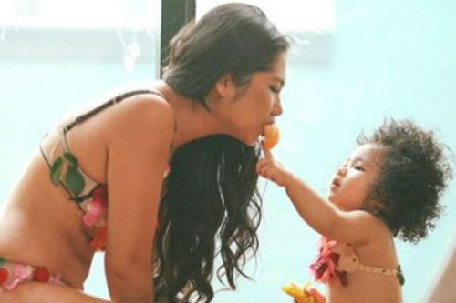 Ảnh hoang dã của mẹ và con gái hút dân mạng