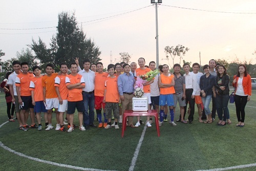 Phóng viên báo chí giao lưu bóng đá, gây quỹ từ thiện