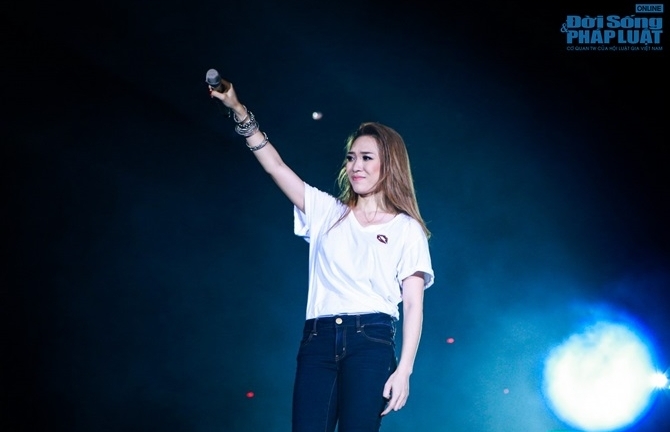 Video: Mỹ Tâm hát live cực hay trong liveshow Heartbeat