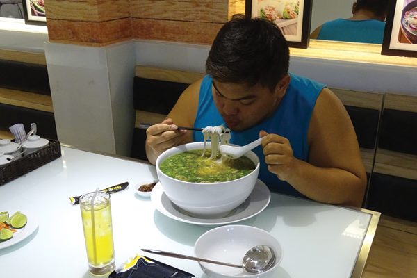 Ăn hết tô phở, thưởng một triệu đồng!