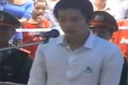 Nam thanh niên vác dao chém người yêu vì mơ bị bóp cổ