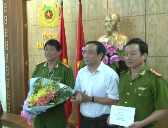 Khen thưởng ban chuyên án bắt giữ kẻ đâm “vùng kín” nhiều phụ nữ