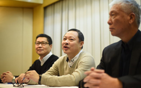 Người sáng lập biểu tình Hong Kong tuyên bố “đầu hàng”