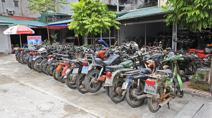 “Đột nhập” kho xe cổ hàng trăm chiếc tại Hà Nội