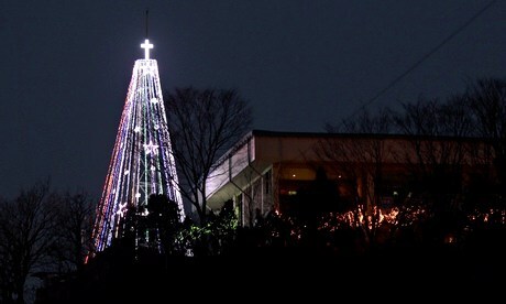 Noel 2014: Hàn Quốc dựng lại cây thông Noel khổng lồ giáp Triều Tiên