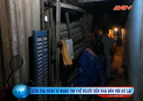 Video: 4 người mang xác chết bỏ vào phòng trọ rồi tẩu thoát