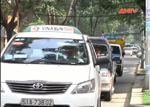 Video: Dư luận về tính hợp pháp của taxi Uber