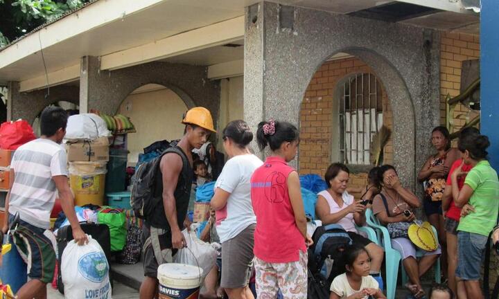 Siêu bão Hagupit: Dân Philippines đổ xô đi mua hàng tích trữ