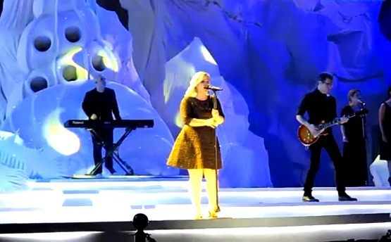 Video: Kelly Clarkson đốt cháy chung kết Hoa hậu Việt Nam 2014