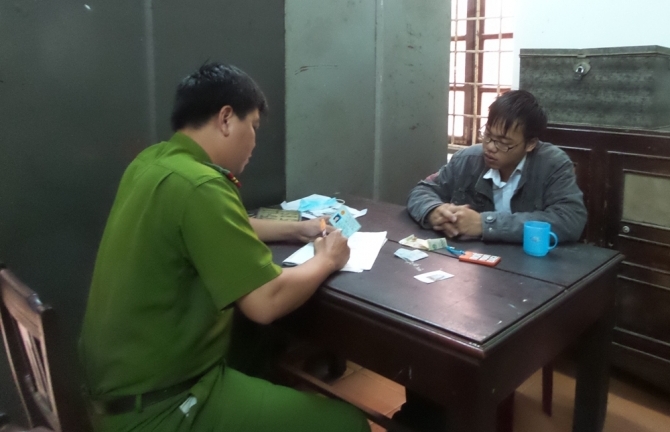 Khởi tố kẻ đâm “vùng kín” nhiều phụ nữ