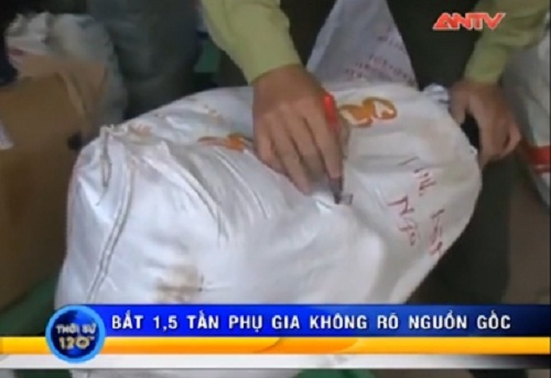 Video: Thu giữ 1,5 tấn hóa chất phụ gia thực phẩm độc hại