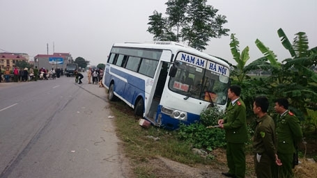 Xe khách tông trực diện, 2 mẹ con tử vong
