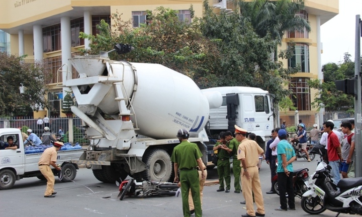 Va chạm với xe bồn, nam thanh niên tử vong