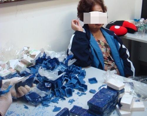 Phát hiện cụ bà xách ma túy giá 10 tỷ ở sân bay Tân Sơn Nhất