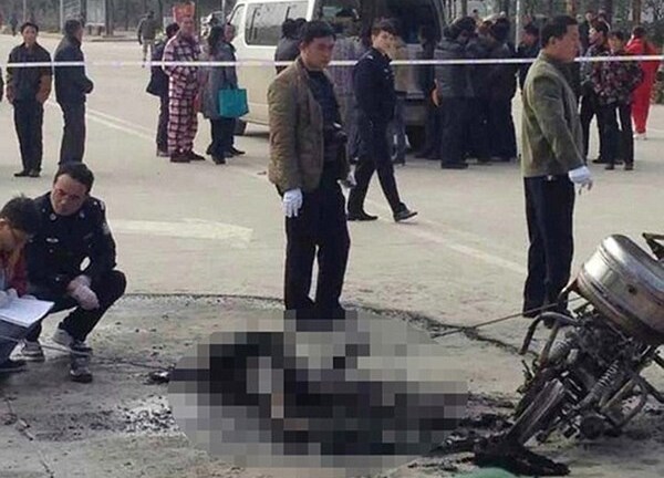 Người đàn ông bất ngờ bị “thiêu sống” ngay giữa đường