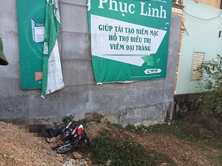 Phát hiện thi thể nam giới chết bất thường bên đường