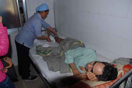 Chế thuốc nổ đánh cá, 1 người bị dập nát hai chân