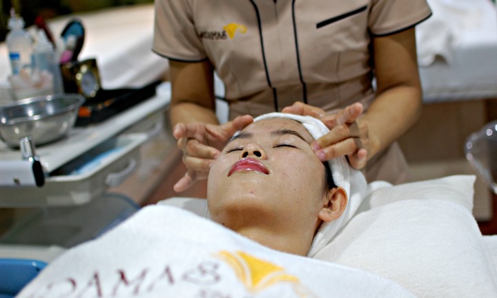 Thư giãn mặt với Oxy tươi và Vitamin tại Adamas Spa & Clinic