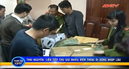 Video: Bắt lô smartphone nhập lậu hơn nửa tỷ đồng