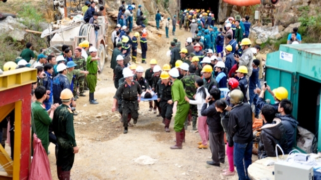 Video: Giải cứu thành công 12 công nhân vụ sập hầm Đạ Dâng