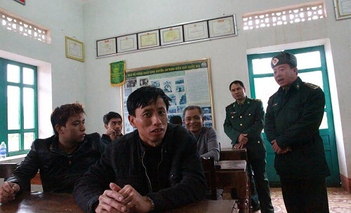 Cứu hộ an toàn 6 thuyền viên trên tàu hàng bị chìm ở Cửa Việt