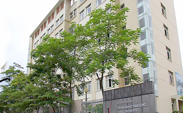 Cuộc đổ bộ của dàn thi thuê vào đại học Thăng Long