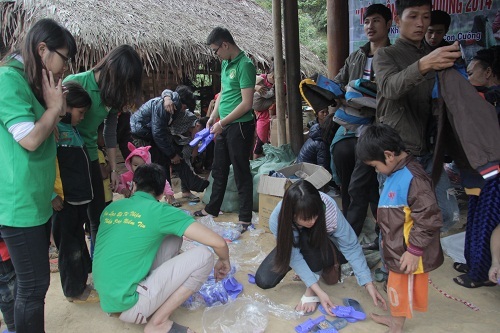 “Mùa đông yêu thương” đến với đồng bào dân tộc miền Tây Nghệ An