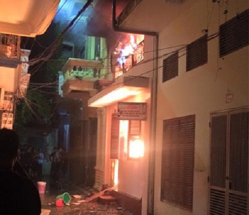 Video: Cháy lớn trong đêm, 6 người trong gia đình tử vong