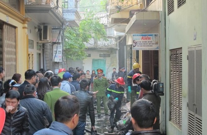 Ngôi nhà bốc cháy, 6 người trong một gia đình tử nạn