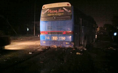 Xe máy đối đầu xe khách, 2 thanh niên chết thảm