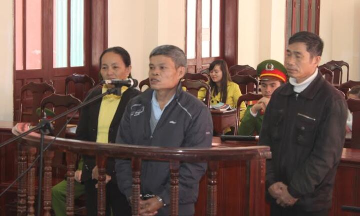 Rủ vợ mua bán thuốc nổ kiếm lời, chồng lĩnh án 9 năm tù