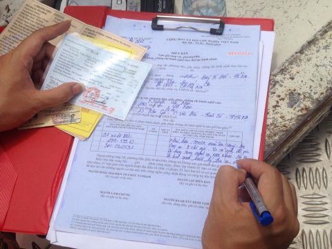 Chelsea 2-2 Tottenham: Leicester ch�nh th?c v� ??ch Premier League