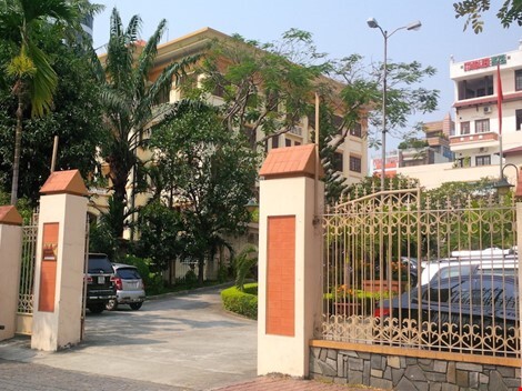 N? t�i x? ?�nh d� man v� nh?c nh? h�nh kh�ch h�t thu?c