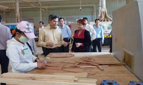 Truy bắt quái xế tông xe CSGT khi chạy trốn