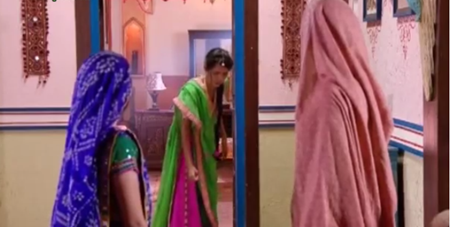 HLV Hữu Thắng chửi thề Quế Ngọc Hải ngoài đường biên trận Việt Nam vs Hong Kong