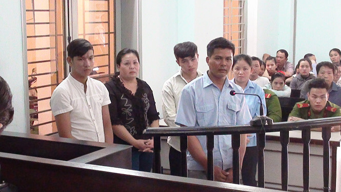 Băng siêu lừa mua đồ trả góp lãnh án tù