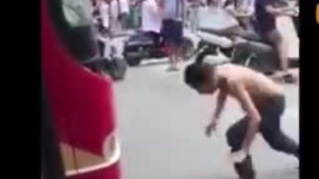 Những chiêu trò ăn vạ giao thông trắng trợn của người dân Trung Quốc