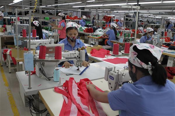 Xuất khẩu dệt may chỉ tăng 5,5%