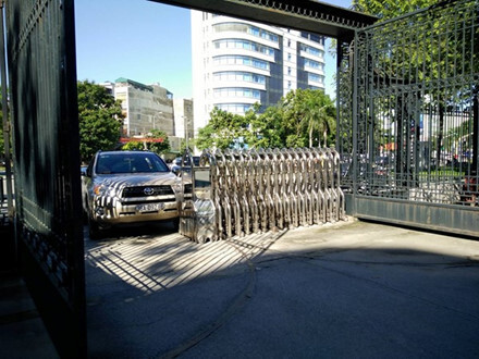 Say xỉn, tông xe vào trụ sở UBND tỉnh rồi xưng “nhà báo” để hù dọa?